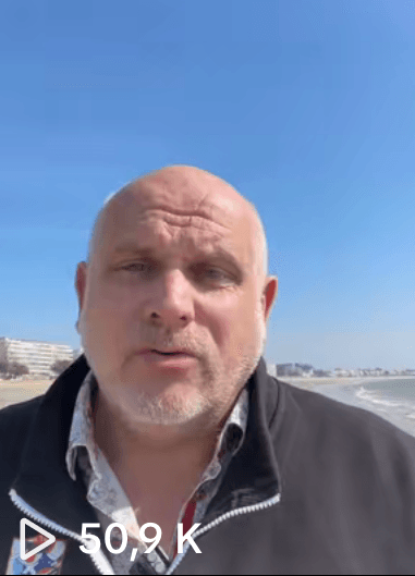 Dirigeant face à la mer